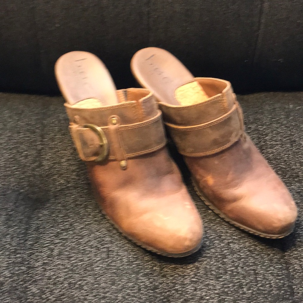 Brown leather Born Concept mules